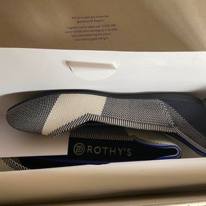 Brand new Rothys cap toe flats